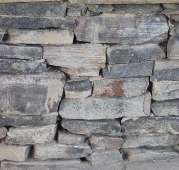 Medium Drystack Wall Installation